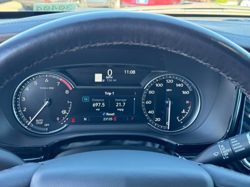 Used 2025 Cadillac XT6 Premium Luxury image 25