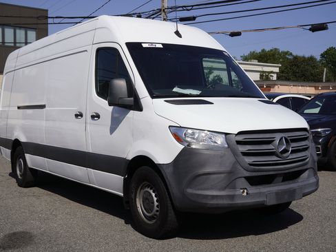 Used 2021 Mercedes-Benz Sprinter 2500 w/ Driver Convenience Package image 9