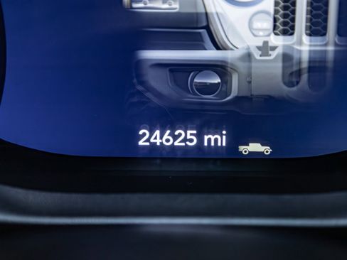 Used 2023 Jeep Gladiator Sport AWD/4WD image 18