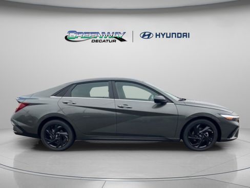 New 2026 Hyundai Elantra SEL Sport FWD image 11