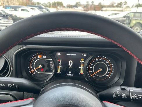 Used 2024 Jeep Wrangler Unlimited Rubicon image 24