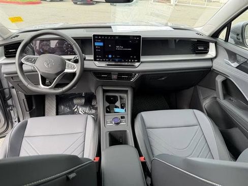 New 2025 Volkswagen Tiguan SE image 15