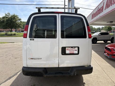 Used 2017 Chevrolet Express 2500 RWD image 7