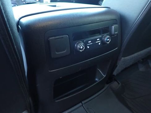 Used 2019 GMC Yukon XL SLT image 25