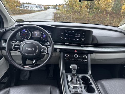 Used 2023 Kia Carnival LX image 19