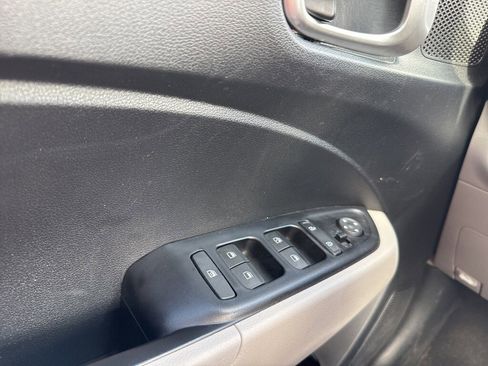 Certified 2023 Hyundai Venue SEL image 25