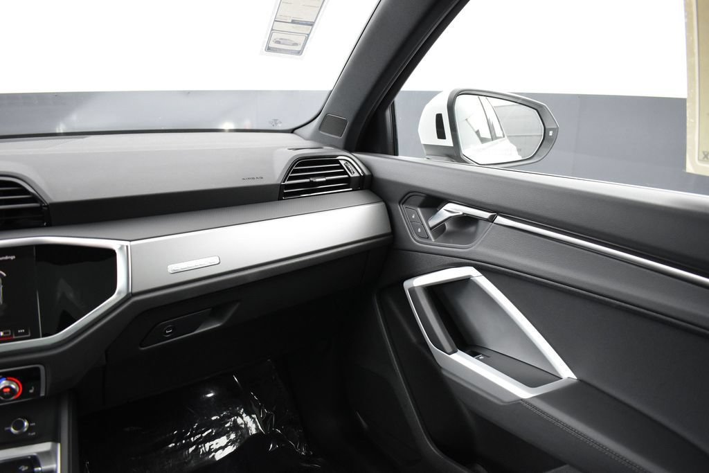 Used 2025 Audi Q3 2.0T Premium w/ Convenience Package AWD/4WD image 13
