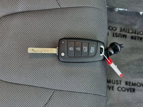 Used 2024 Hyundai Elantra SE FWD image 35