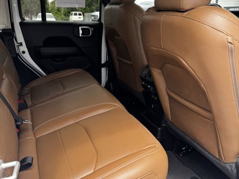 Used 2023 Jeep Wrangler Unlimited Sahara w/ Cold Weather Group AWD/4WD image 4