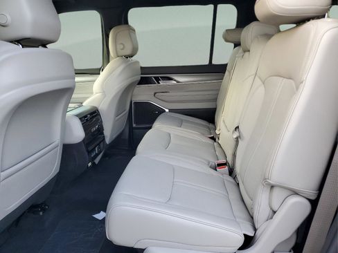 New 2025 Jeep Wagoneer L Series III w/ 8-pass Seating Package image 8