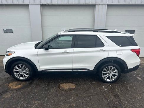 Certified 2023 Ford Explorer XLT w/ Equipment Group 202A image 3