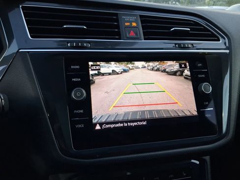 Certified 2023 Volkswagen Tiguan SE R-Line FWD image 22