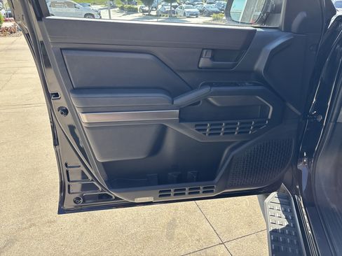 Used 2025 Toyota 4Runner SR5 AWD/4WD image 11