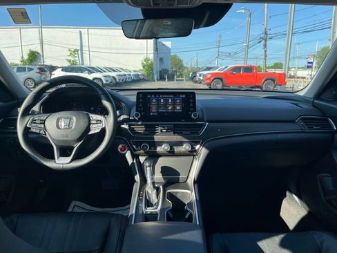 Used 2018 Honda Accord Touring image 14
