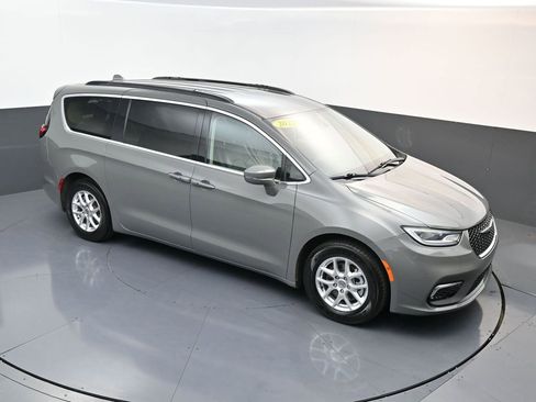 Used 2022 Chrysler Pacifica Touring-L image 19