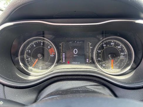 Used 2020 Jeep Cherokee Latitude Plus w/ Comfort/Convenience Group FWD image 16
