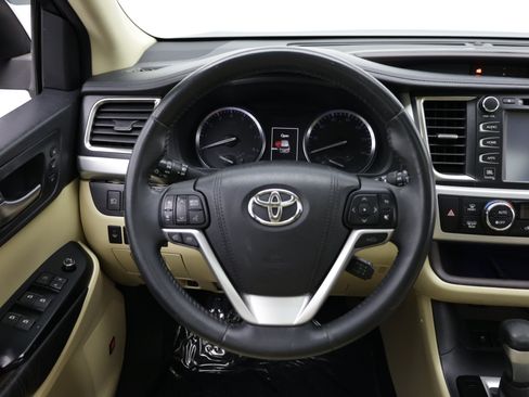 Used 2016 Toyota Highlander Limited w/ Driver Technology Package FWD image 34