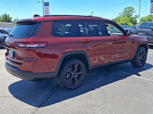 Used 2023 Jeep Grand Cherokee L Limited w/ Black Appearance Package AWD/4WD image 6