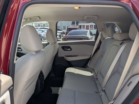 Used 2021 Nissan Rogue SV FWD image 12