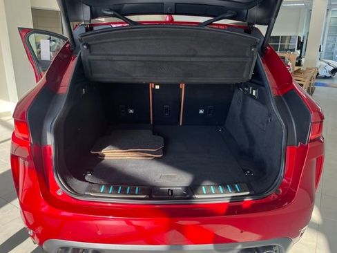 Used 2019 Jaguar F-PACE SVR image 10