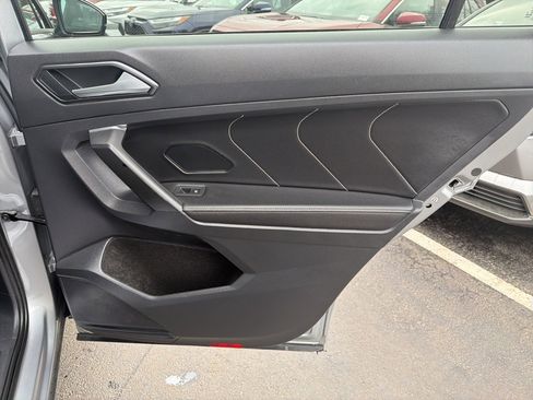 Used 2023 Volkswagen Tiguan SE R-Line image 13