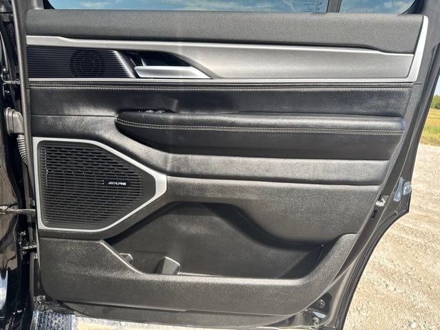 Used 2025 Jeep Wagoneer Series II AWD/4WD image 24