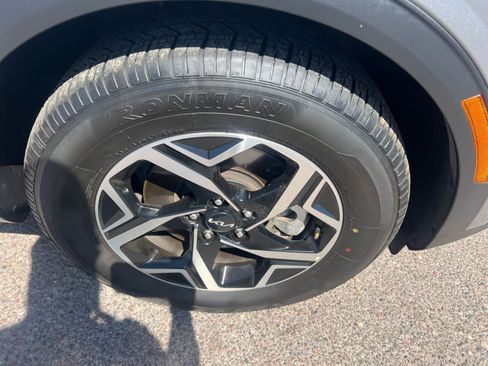 Used 2025 Kia Sportage LX FWD image 30