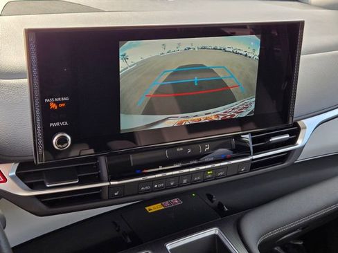 Used 2025 Toyota Sienna XLE image 25