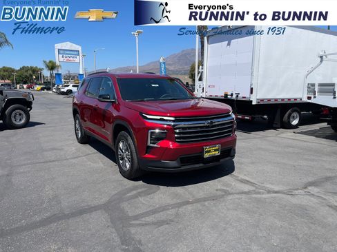 New 2025 Chevrolet Traverse LT w/ LPO, Floor Liner Package image 1