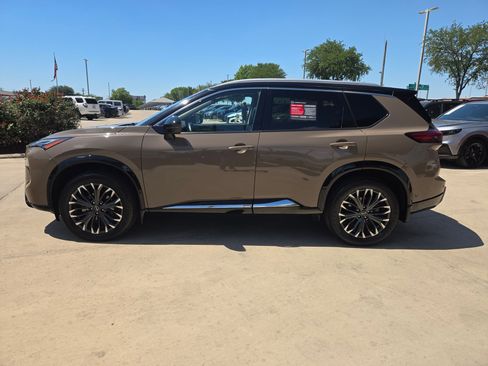 Certified 2024 Nissan Rogue Platinum FWD image 6