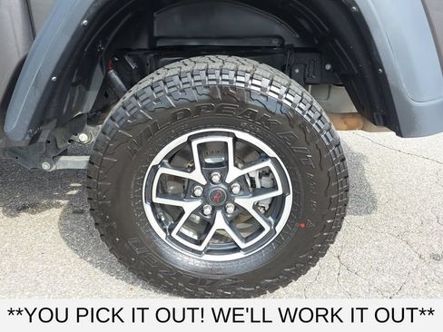 Used 2024 Jeep Gladiator Rubicon w/ Technology Group AWD/4WD image 11
