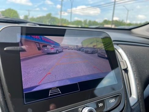 Used 2023 Chevrolet Malibu LT image 2