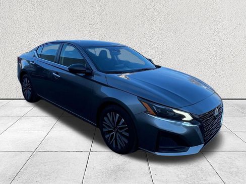 Used 2024 Nissan Altima 2.5 SV image 1