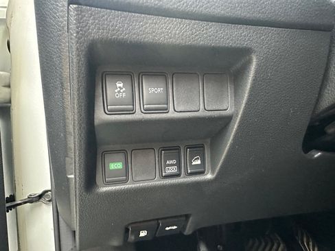 Used 2016 Nissan Rogue SV AWD/4WD image 21