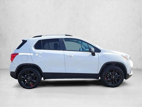 Used 2022 Chevrolet Trax LT w/ Redline Edition AWD/4WD image 4
