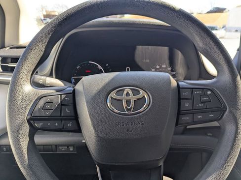Used 2025 Toyota Sienna LE image 14