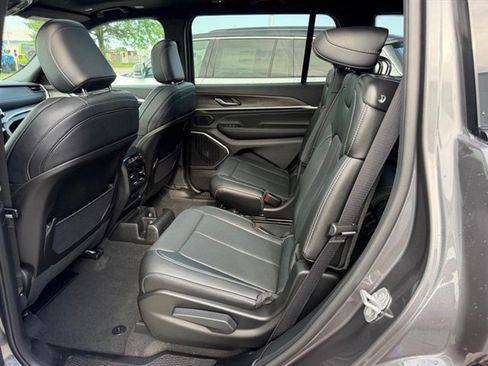 New 2026 Jeep Grand Cherokee L Limited AWD/4WD image 10
