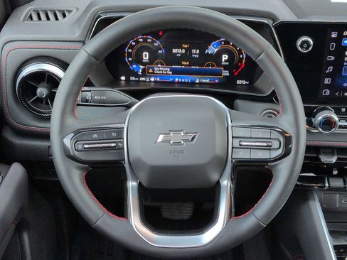 Used 2025 Chevrolet Colorado Z71 w/ Technology Package image 23