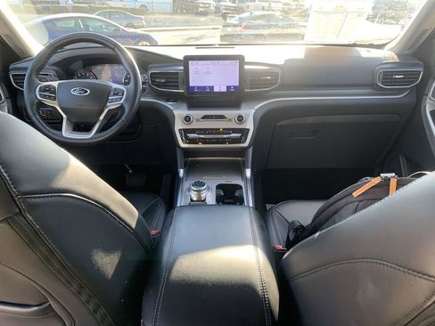 Used 2022 Ford Explorer XLT w/ Equipment Group 202A image 25