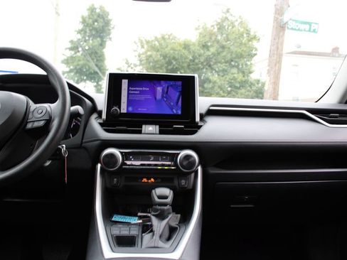 Used 2025 Toyota RAV4 LE AWD/4WD image 28