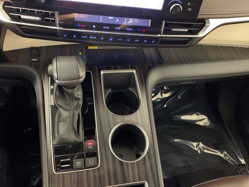 Used 2021 Toyota Sienna Platinum image 12