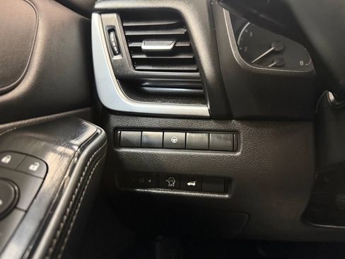 Used 2024 Nissan Rogue SV FWD image 12