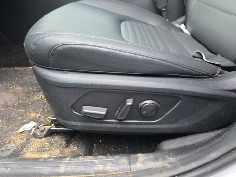 Used 2025 Kia Sportage SX image 13