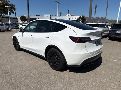 Used 2022 Tesla Model Y Long Range AWD/4WD image 5