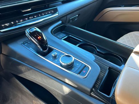 Used 2021 Cadillac Escalade Premium Luxury w/ Performance Package image 20