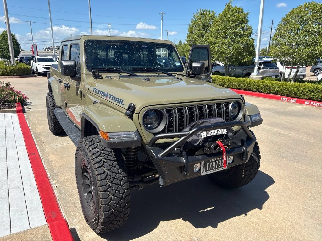 Used 2025 Jeep Gladiator Sport AWD/4WD image 2