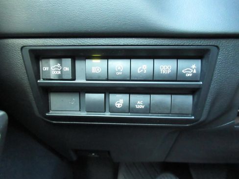 Used 2023 Toyota Tundra Platinum AWD/4WD image 23