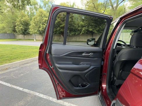 Used 2023 Jeep Grand Cherokee Laredo w/ MOPAR Finishing Package AWD/4WD image 20