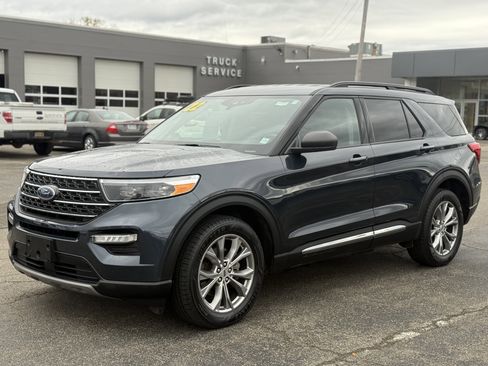 Certified 2022 Ford Explorer XLT w/ Equipment Group 202A image 5