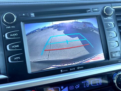 Used 2017 Toyota Highlander SE image 30